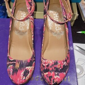 Mudd Women's Pink and Black Patterned Shoes